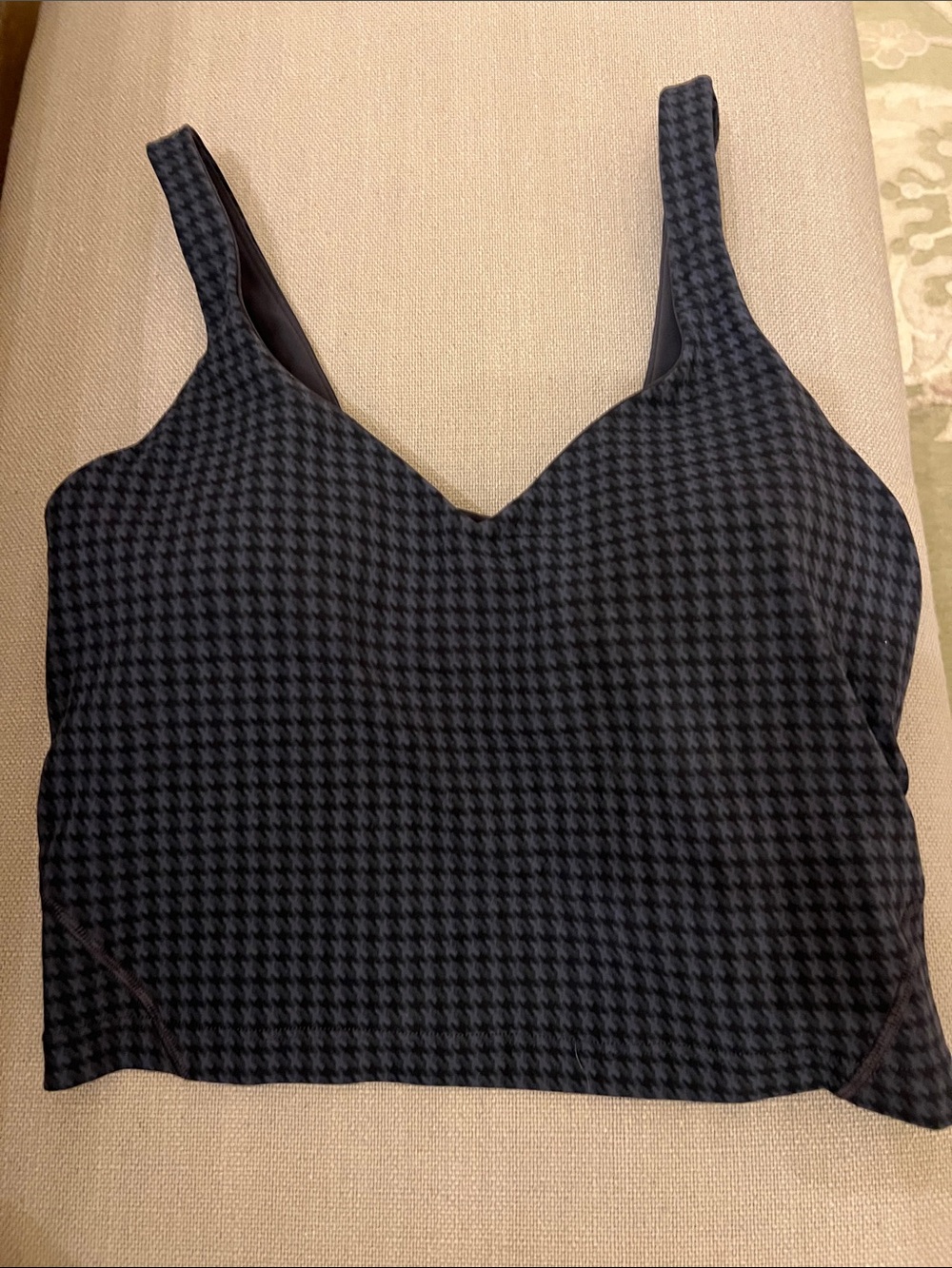 Lululemon sports bra /crop tank top  in houndstooth print sz 6
Like new!